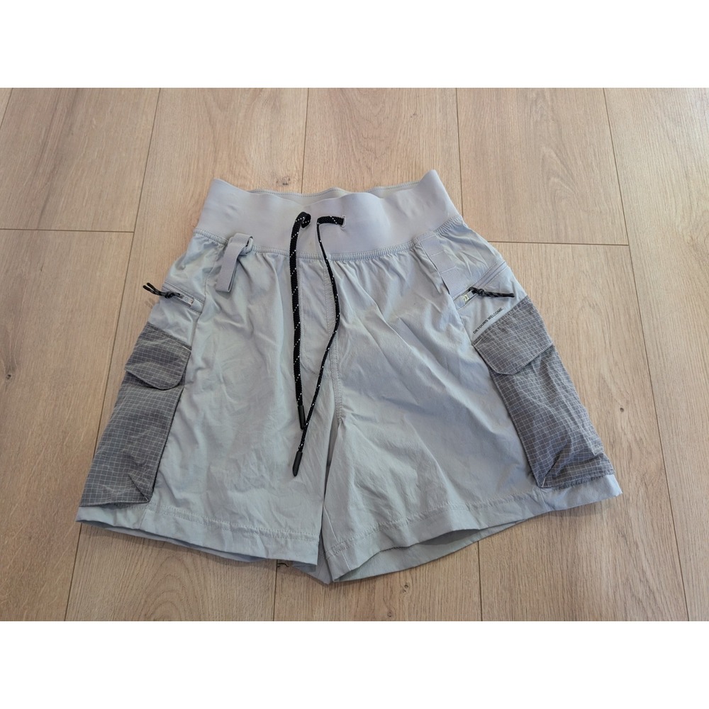 Lululemon Multi-Pocket Cargo High-Rise Hiking Short 5" Seal Grey Size 2